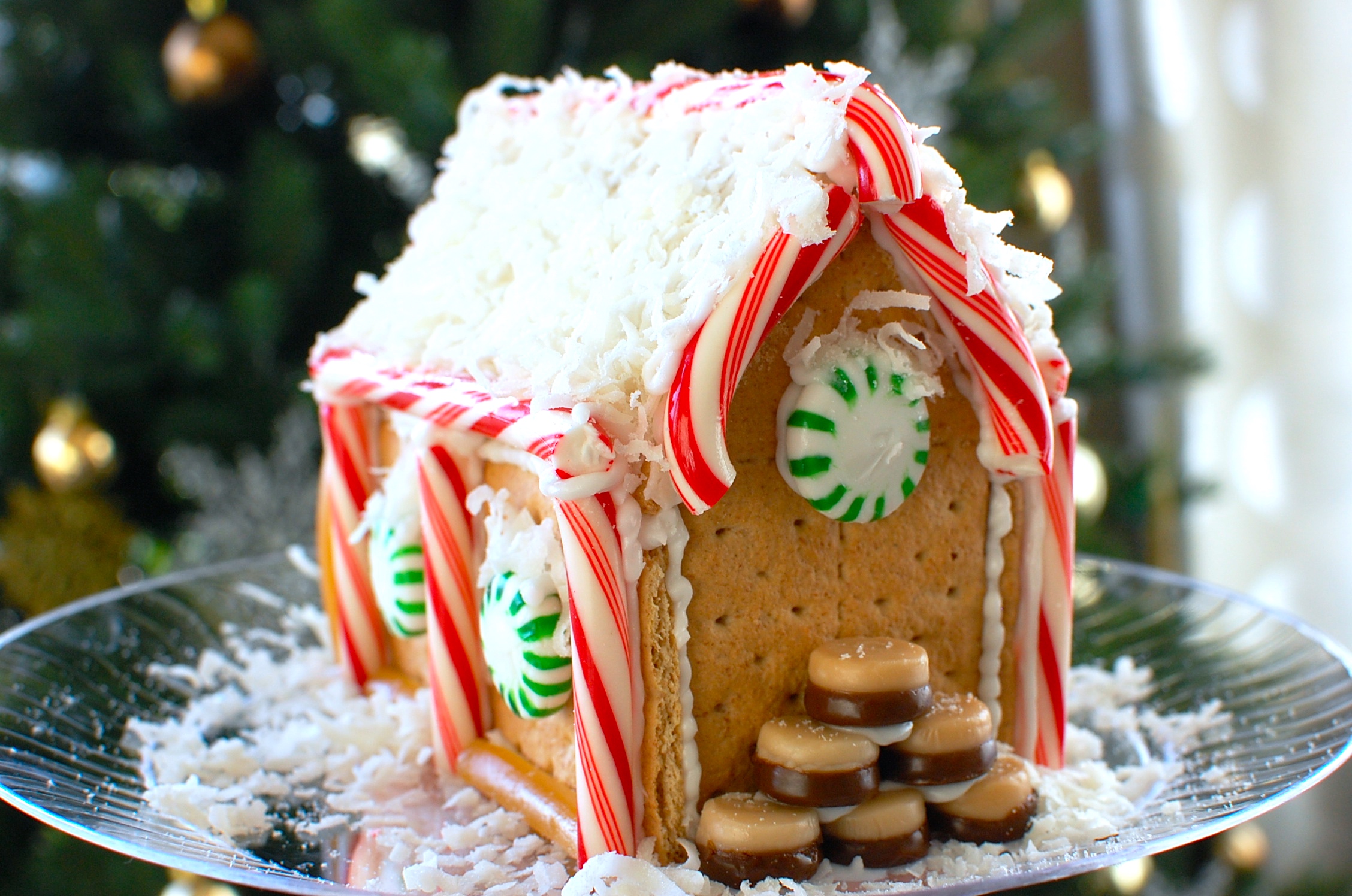 How to make a Gingerbread House from Graham Crackers — The 350 Degree Oven